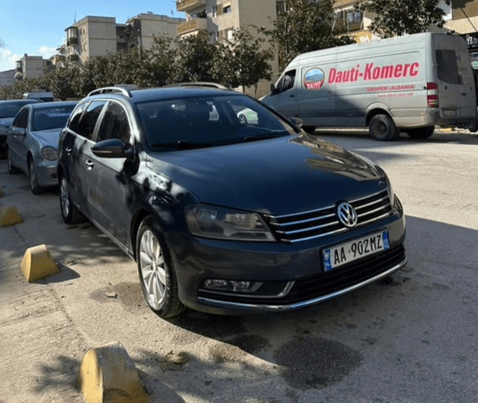 Volkswagen Passat me qera në Rinas – €30/ditë | Rental Koli