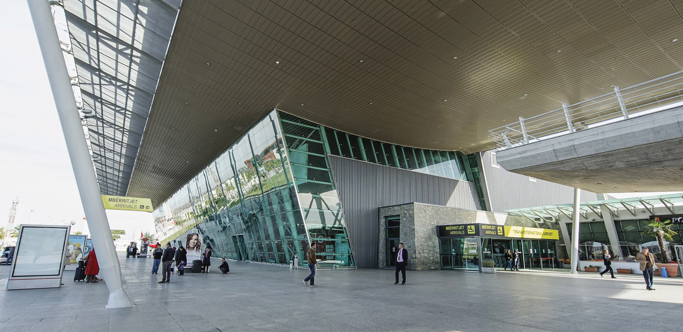 Makina me qera në Rinas – Aeroporti Ndërkombëtar i Tiranës